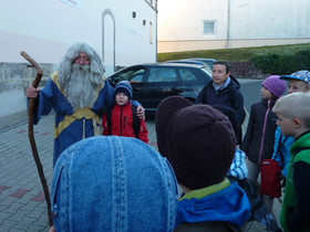 Begr&uuml;&szlig;ung am Busbahnhof