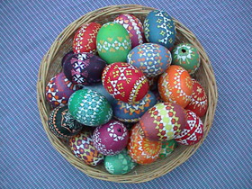 Korb mit Ostereiern