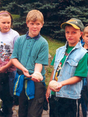 Enfants avec de la pâte
